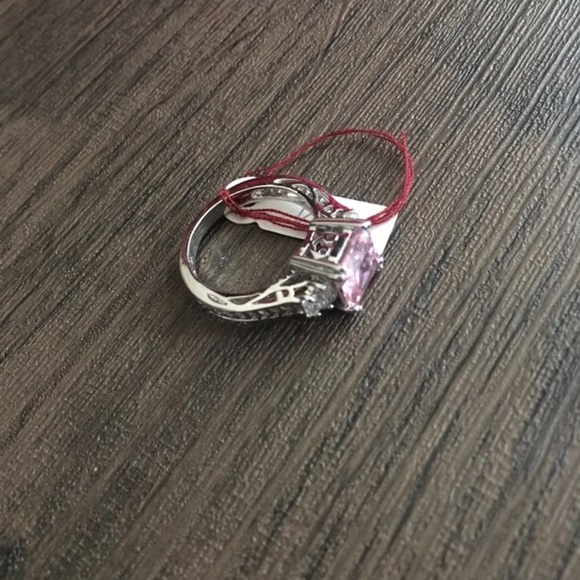 Sterling Silver Ring with Pink stone - Picture 3 of 5